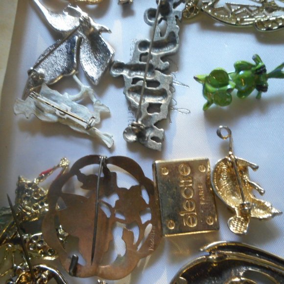 Vintage to modern brooches - Picture 7 of 7